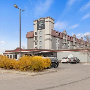 Emerald Hotel & Suites Calgary Airport